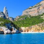 Pláže na Sardinii, kde bez rezervace nepochodíte (nebo si připlatíte)